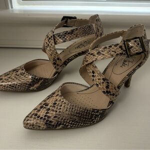 Life Stride Tan Snakeskin Pointed-Toe Heels